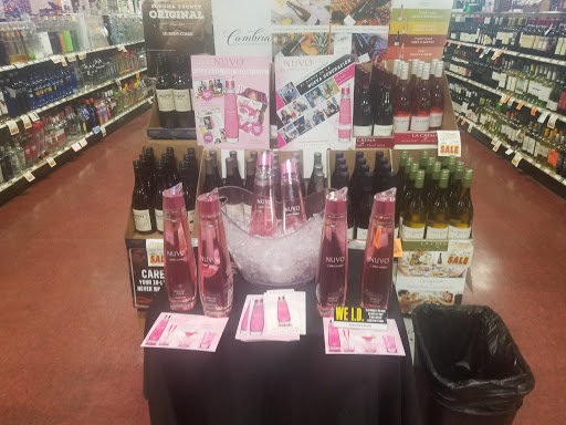 Liquor Store «Grand & Western Armanetti Fine Wines & Liquors», reviews and photos, 515 N Western Ave, Chicago, IL 60612, USA