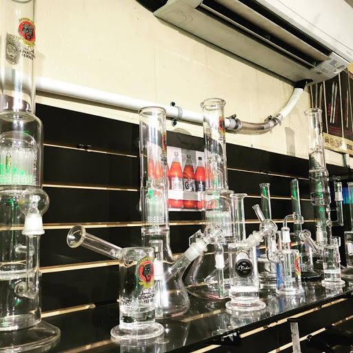 Tobacco Shop «Heights Head Smoke Shop», reviews and photos, 6412 N Main St b, Houston, TX 77009, USA