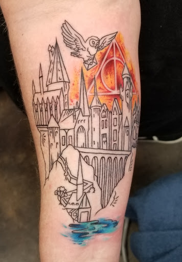 Tattoo Shop «Looking Glass Tattoo & Gallery», reviews and photos, 2110 SW Brandywine Ln #140, Topeka, KS 66604, USA