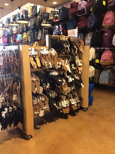 Clothing Store «Tillys», reviews and photos, 343 N Alafaya Trail, Orlando, FL 32828, USA