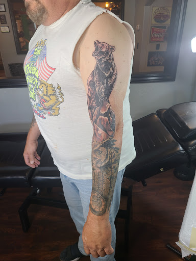 Tattoo Shop «Catch 22 Tattoo», reviews and photos, 1505 Madison Ave, Painesville, OH 44077, USA