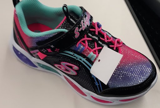 Shoe Store «SKECHERS Factory Outlet», reviews and photos, 4801 W North Ave, Chicago, IL 60639, USA