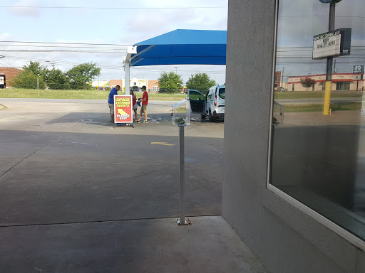 Wingman Car Wash en Marble Falls