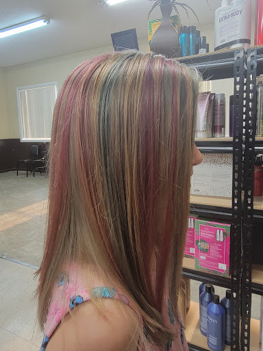 Beauty Salon «Top Notch Salon», reviews and photos, 92 Bluebird Ct, Lawrenceburg, KY 40342, USA