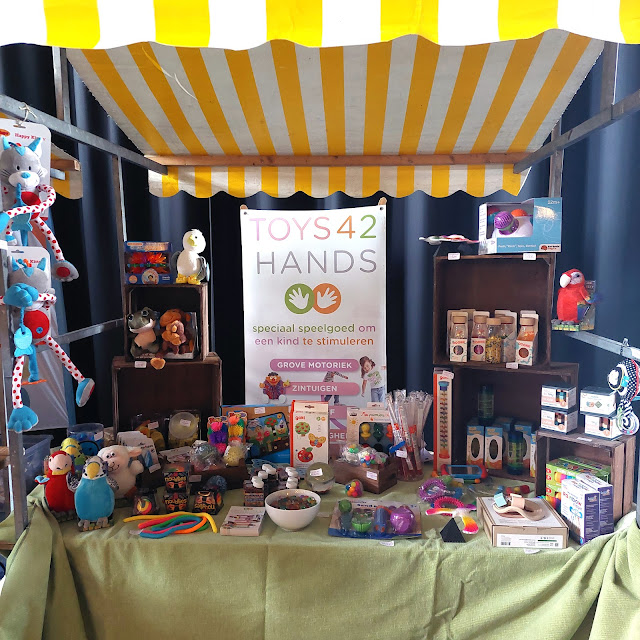 Toys42hands (toys for two hands)