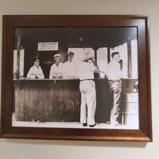 Grocery Store «H-E-B Grocery», reviews and photos, 97 Oyster Creek Dr, Lake Jackson, TX 77566‑4622, USA