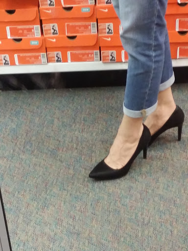 Shoe Store «Shoe Carnival», reviews and photos, 354 S Randall Rd, South Elgin, IL 60177, USA