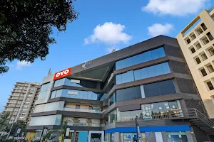 Super OYO Flagship On Off Hotel Room image