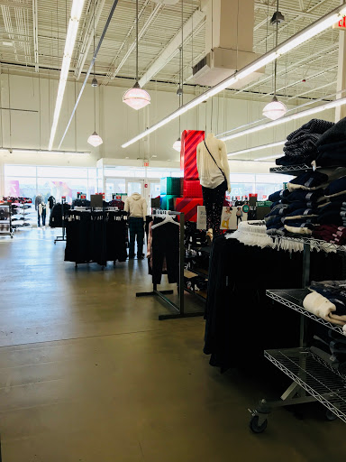 Clothing Store «Old Navy», reviews and photos, 141 Tuckahoe Rd, Sewell, NJ 08080, USA