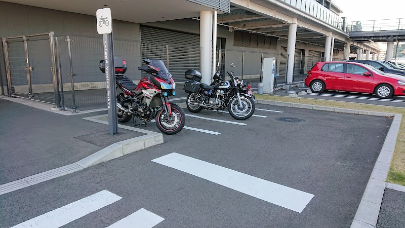 横浜ハンマーヘッドバイク駐輪場