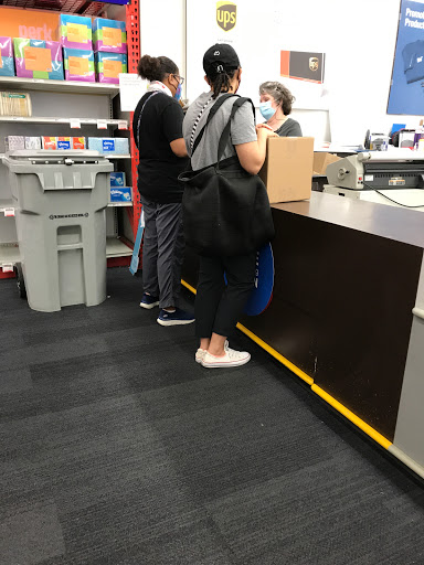 Office Supply Store «Staples», reviews and photos, 84 Southgate Square, Colonial Heights, VA 23834, USA