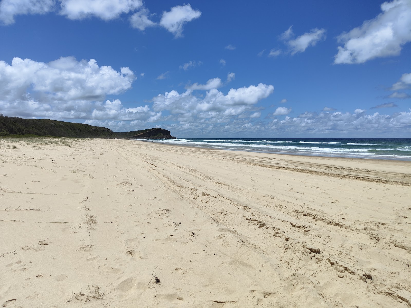 Foto av North Haven Beach omgiven av klippor