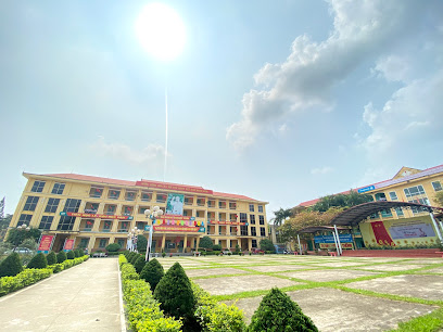 Trường THPT Nguyễn Văn Huyên
