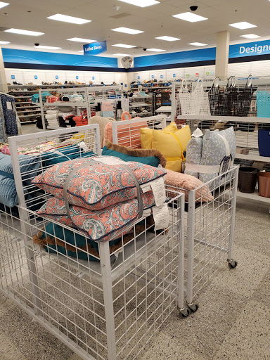 Clothing Store «Ross Dress for Less», reviews and photos, 1316 Butterfield Rd, Downers Grove, IL 60515, USA
