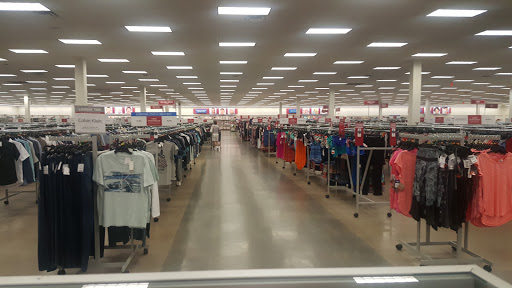 Clothing Store «Burlington Coat Factory», reviews and photos, 3350 Steelyard Dr, Cleveland, OH 44109, USA