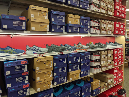 Shoe Store «Famous Footwear», reviews and photos, 1917 Wentzville Pkwy, Wentzville, MO 63385, USA