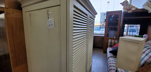 Thrift Store «Hillcrest Hope Thrift Store», reviews and photos, 7 W Mill St, Liberty, MO 64068, USA