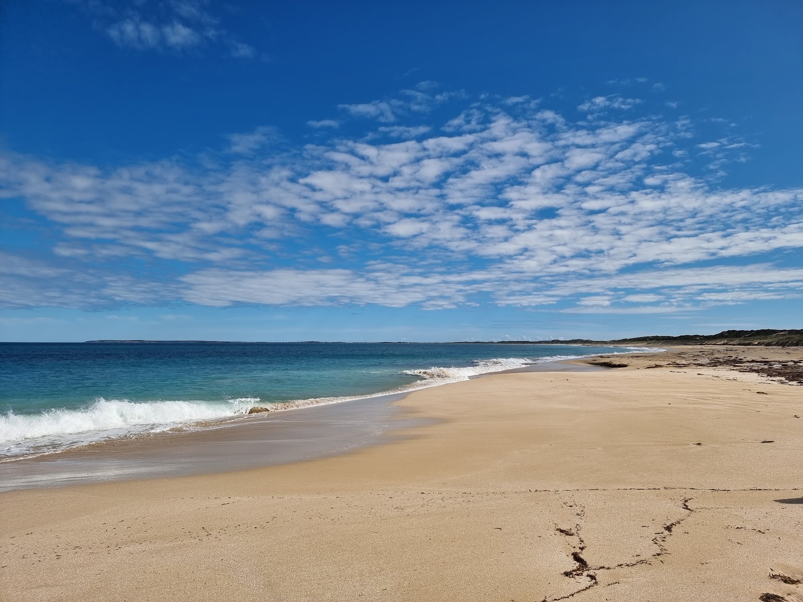 Ganarabba Beach的照片 带有碧绿色纯水表面