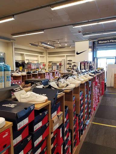 Shoe Store «DSW Designer Shoe Warehouse», reviews and photos, 7291 Mentor Ave, Mentor, OH 44060, USA