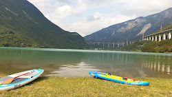 Lago Morto Plajı'in fotoğrafı düz bir kıyı şeridi ile birlikte