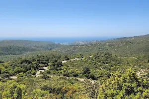 Cliff parking Picnic Site image