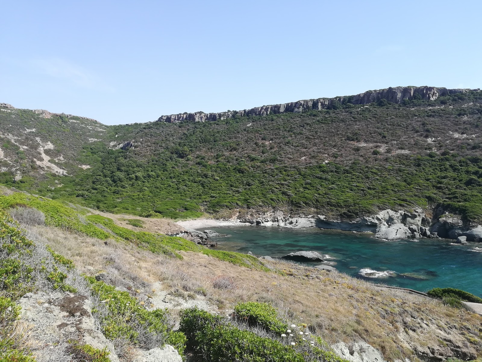 Foto av Cala Rapina med turkos rent vatten yta