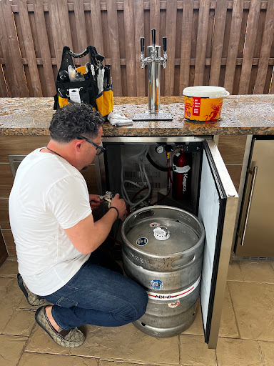 Liquor Store «PAPI LIQUORS and KEGS», reviews and photos, 1446 W 49th St, Hialeah, FL 33012, USA