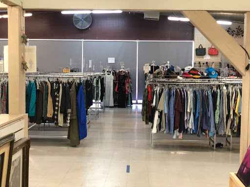 Thrift Store «Snowline Hospice Thrift Store Folsom», reviews and photos, 616 E Bidwell St, Folsom, CA 95630, USA
