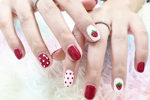 NAIL LADY image