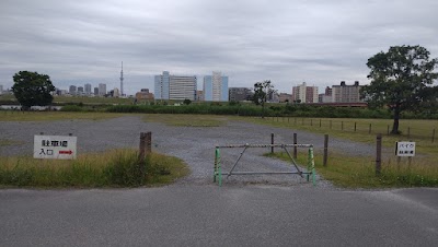 西新井橋緑地駐車場