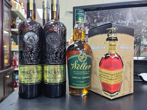 Liquor Store «Royal Liquor & Wine», reviews and photos, 1015 N Randall Rd, Elgin, IL 60123, USA