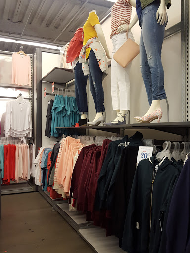 Clothing Store «Old Navy», reviews and photos, 1470 Palisades Center Dr, West Nyack, NY 10994, USA