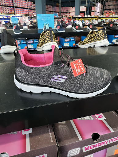 Shoe Store «SKECHERS Factory Outlet», reviews and photos, 8460 Gulf Fwy, Houston, TX 77017, USA
