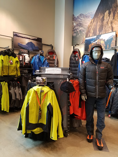 Outdoor Sports Store «Mountain Hardwear Store», reviews and photos, 250 Pine St, Seattle, WA 98101, USA