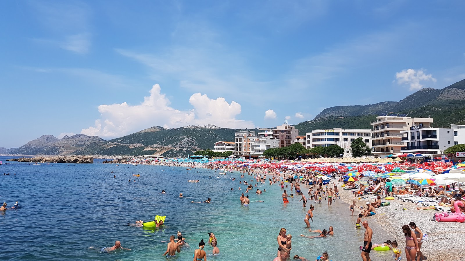 Foto de Veliki Pijesak beach com meios de comunicação nível de limpeza