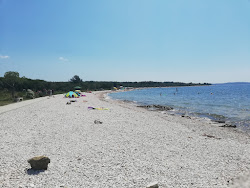Φωτογραφία του Παραλία Περόι - δημοφιλές μέρος μεταξύ λάτρεις της χαλάρωσης