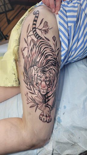 Tattoo Shop «Skinny Buddha Tattoo», reviews and photos, 203 S Monroe Ave, Green Bay, WI 54301, USA