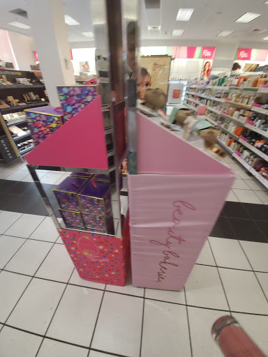 Hair Salon «Ulta Beauty», reviews and photos, 3393 E Foothill Blvd, Pasadena, CA 91107, USA