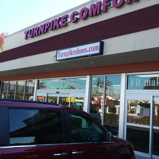 Shoe Store «Turnpike Comfort Footwear», reviews and photos, 184-20 Union Tpke, Fresh Meadows, NY 11366, USA