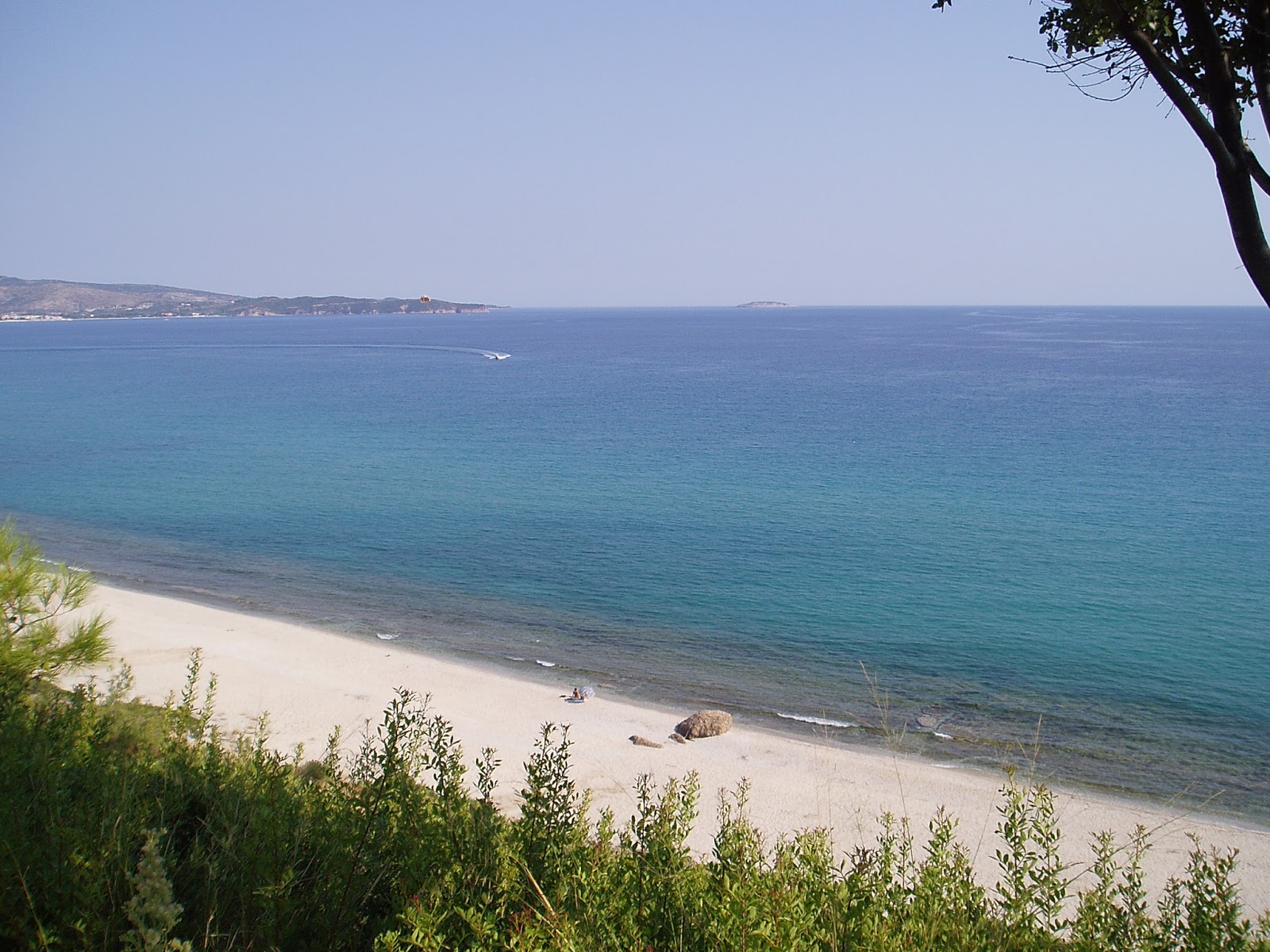Trypiti beach II'in fotoğrafı hafif ince çakıl taş yüzey ile