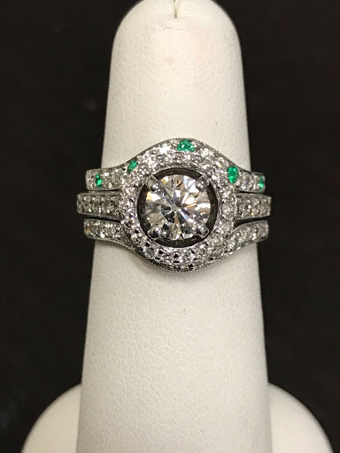 Jewelry Store «Bonaci Fine Jewelers», reviews and photos, 302 E Smith St, Kent, WA 98030, USA