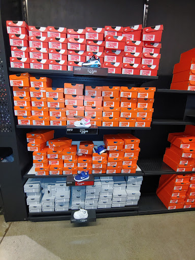 Sporting Goods Store «Nike Factory Store», reviews and photos, 1500 SE East Devils Lake Rd #105, Lincoln City, OR 97367, USA