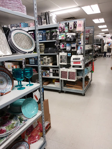 Home Goods Store «Tuesday Morning», reviews and photos, 322 E SE Loop 323, Tyler, TX 75701, USA