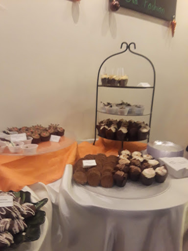 Bakery «Crème Cupcake + Dessert», reviews and photos, 543 28th St, Des Moines, IA 50312, USA