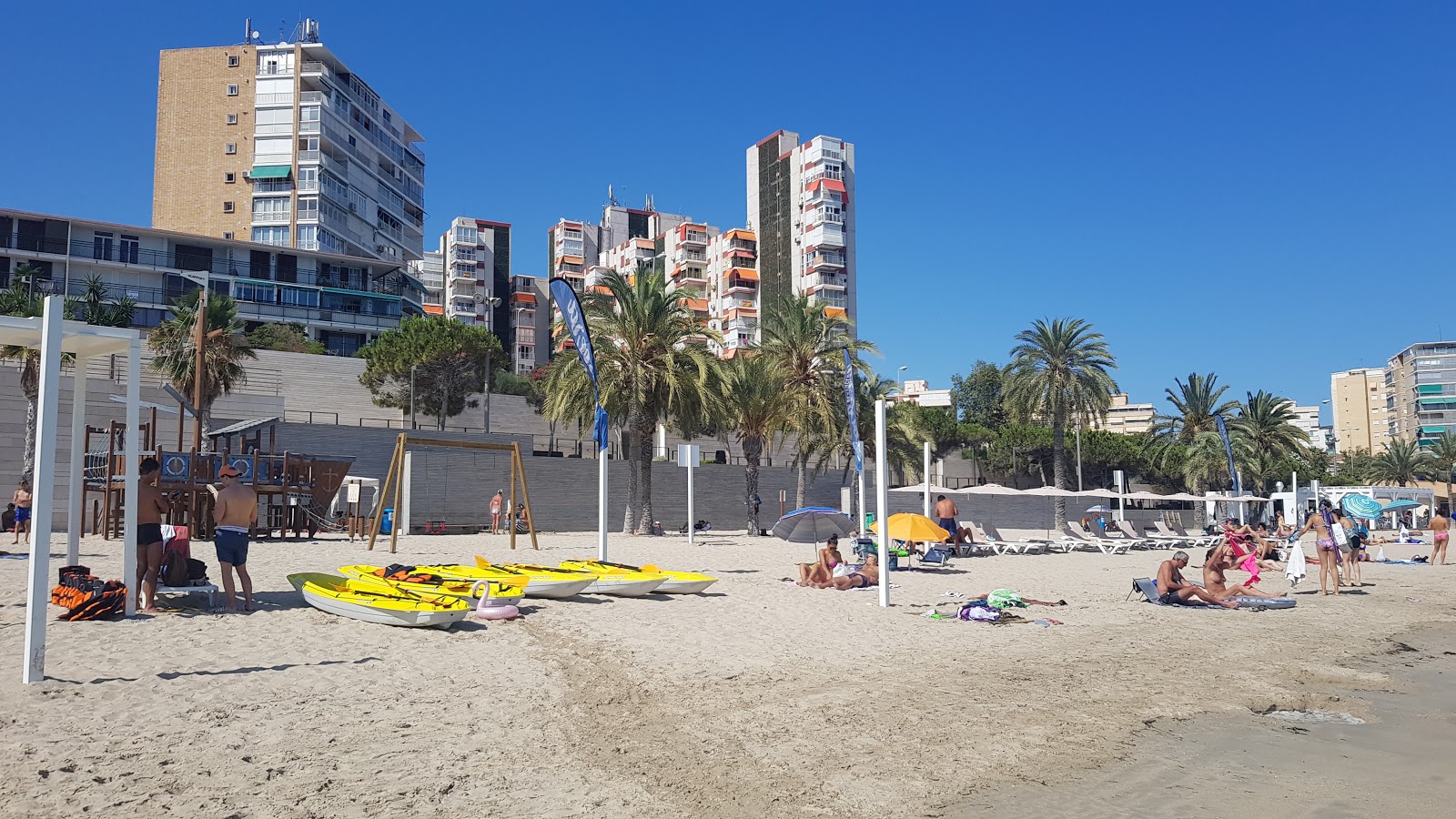 Fotografie cu Plaja Albufereta - locul popular printre cunoscătorii de relaxare