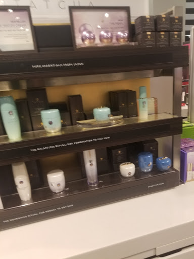 Cosmetics Store «SEPHORA», reviews and photos, 99 Rockingham Park Blvd, Salem, NH 03079, USA