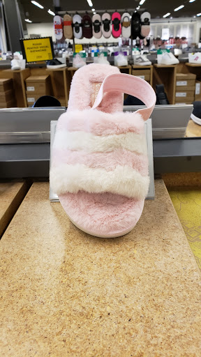 Shoe Store «DSW Designer Shoe Warehouse», reviews and photos, 23171 W Outer Dr, Allen Park, MI 48101, USA