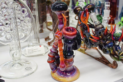 Tobacco Shop «Wonderland Smoke Shop Hasbrouck Heights», reviews and photos, 155 NJ-17, Hasbrouck Heights, NJ 07604, USA