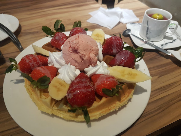 橋品氏CHARMING Waffle Cafe