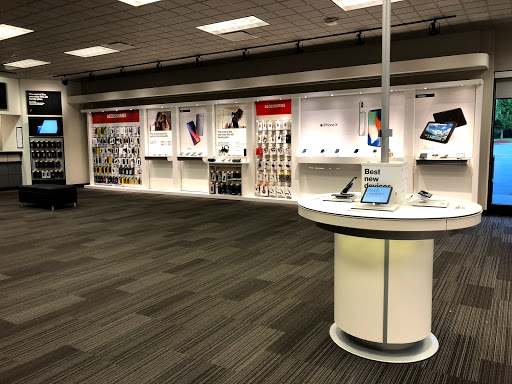 Cell Phone Store «Verizon», reviews and photos, 1602 4 Seasons Blvd, Hendersonville, NC 28792, USA